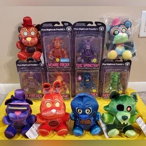 Five Nights At Freddy VR Articulated Figures & VR Series Plushies, Blacklight